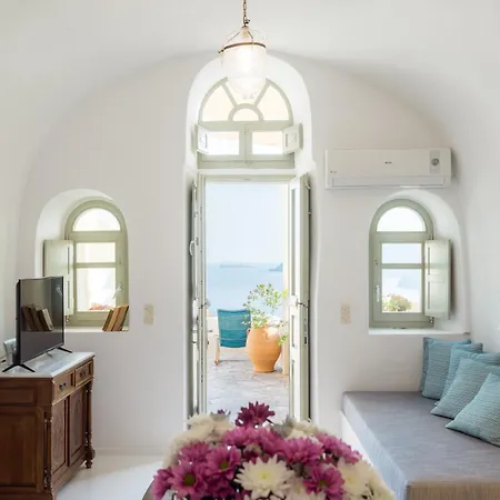 Nano Oia Villa *