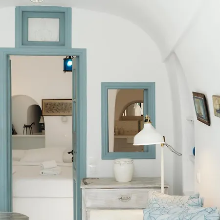 Nano Oia Villa *